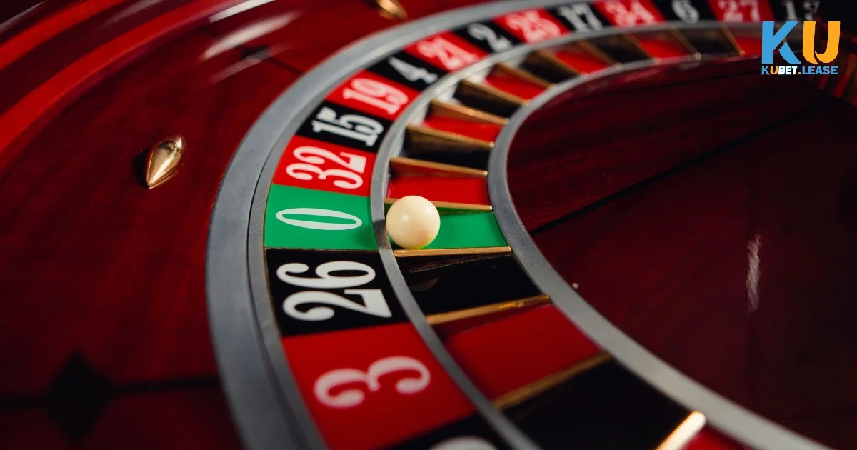 Luật Chơi Roulette Tại KUBET – Cơ Bản Nhưng Không Thể Xem Nhẹ 4 Trong Luật chơi Roulette, có hai loại cược chính: cược bên trong và cược bên ngoài
